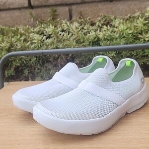 Oofos OOmg Mesh Low Slip-on Cushioned Recovery White Sneakers Size 7.5